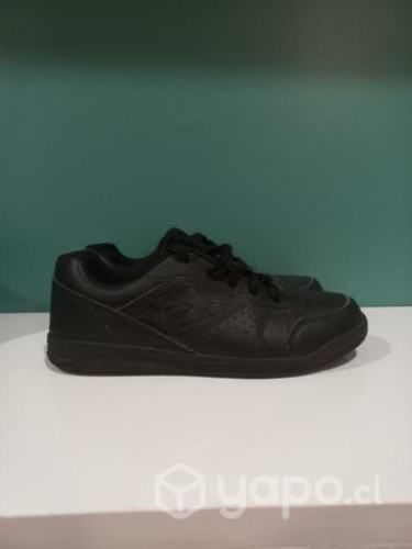 Zapatillas loto color negro talla 37