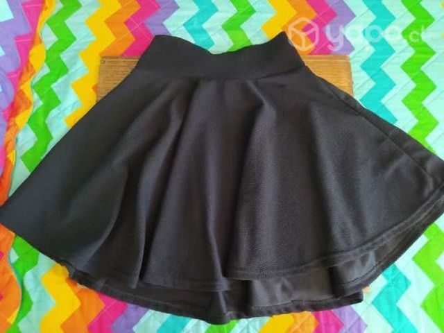 Falda negra cortita
