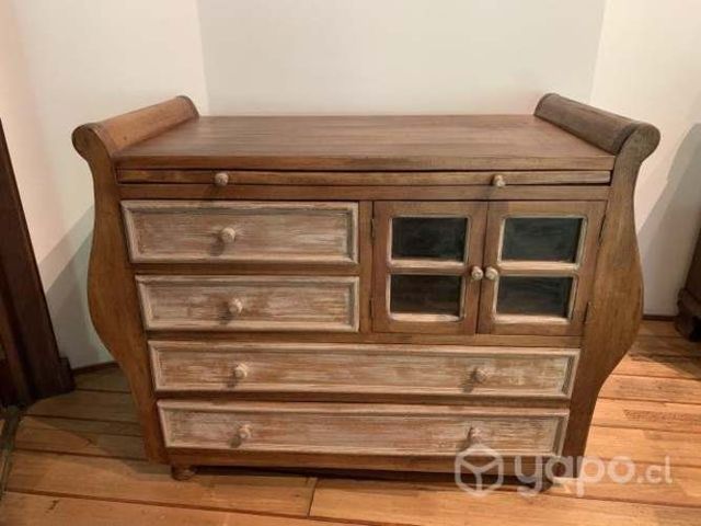 Mueble cómoda de madera roble. Impecable