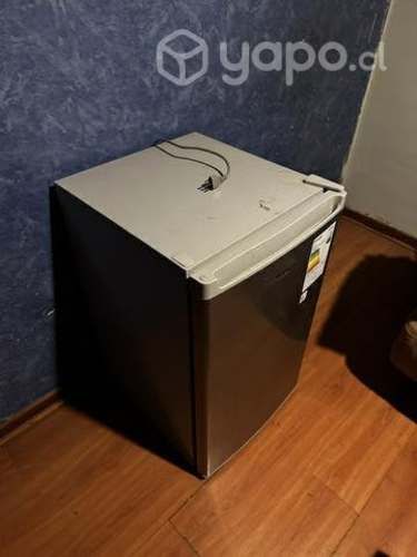 Frigobar 122 litros marca WINIA