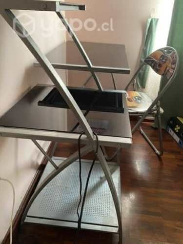 Escritorio de vidrio + silla plegable