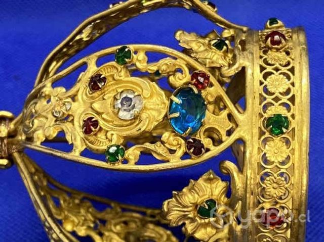 Antigua corona Virgen bronce dorado en Oro Piedras