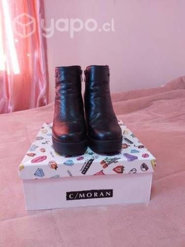 Botín de cuero natural marca c/moran