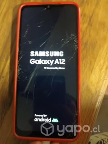 Galaxy a12 con detalle en la pantalla