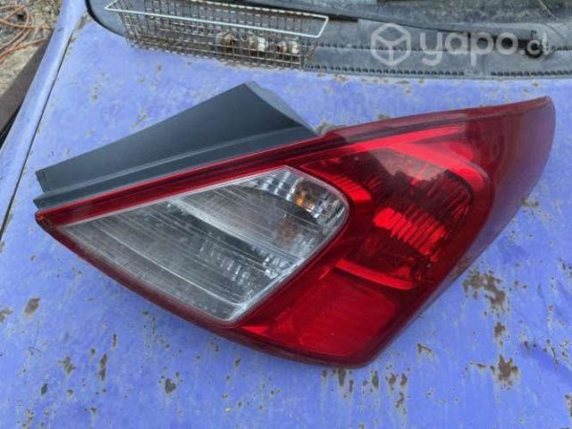 Foco trasero derecho Nissan Versa