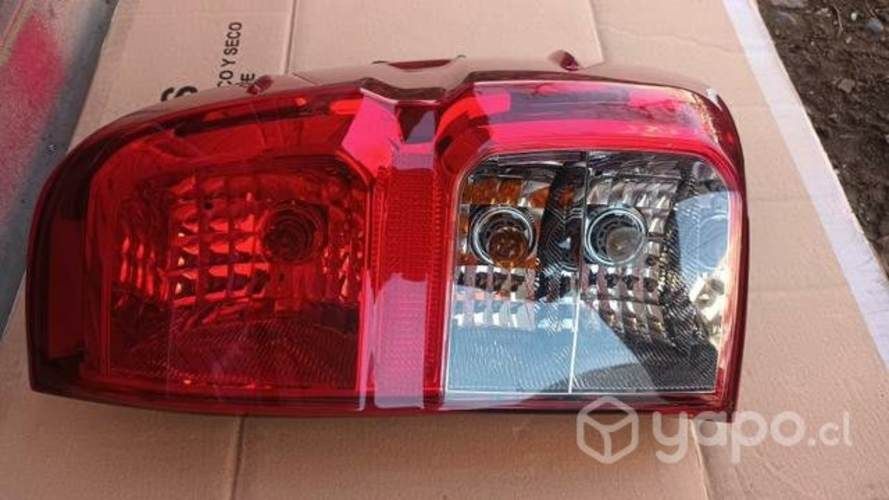 Foco derecho Hilux 2016-2022 original impecable