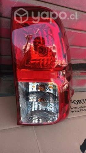 Foco derecho Hilux 2016-2022 original impecable