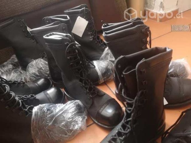 Botas institucionales