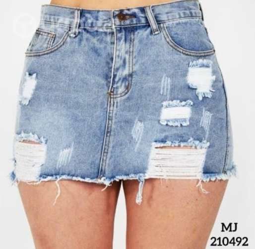 Short de mezclilla y mini falda