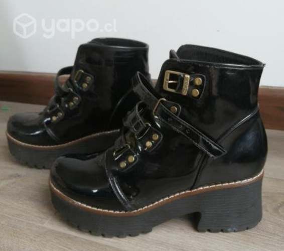 Botin negro charol talla 37 - ByEscobar
