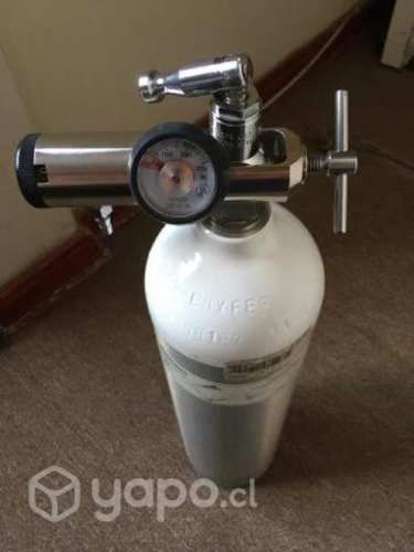cilindro de oxígeno medicinal usado