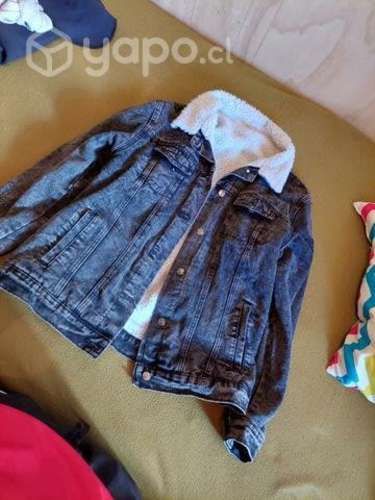 Chaqueta de mezclilla con chiporro