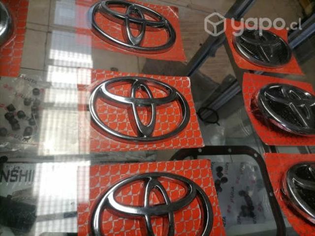 Logo delantero Toyota new yaris