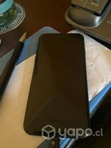 Celular negro sin detalles