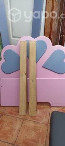 Cama madera y muebles