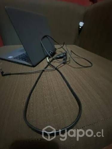 Computadora HP 240 con 1000 gb de disco duro