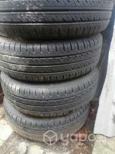 Dos juegos de neumáticos