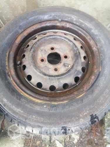 Dos juegos de neumáticos