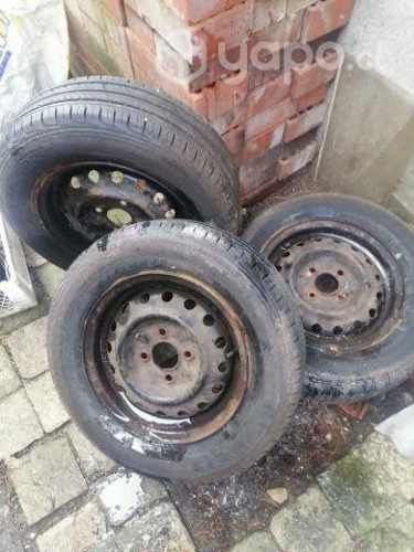 Dos juegos de neumáticos