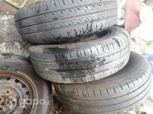 Dos juegos de neumáticos