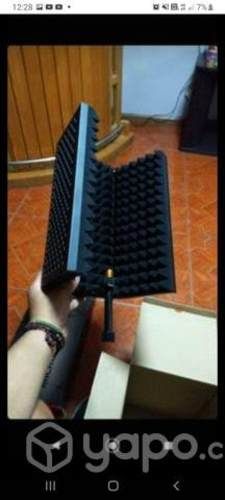 Panel aislante de sonido