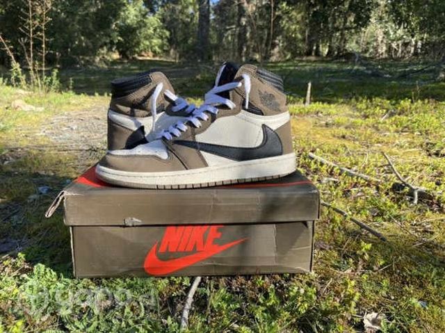 Jordan 1 travis scott