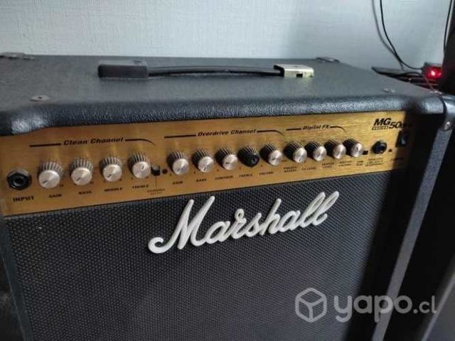 Amplificador Marshall MG50dfx 50 W + pedal