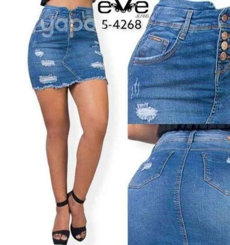 Lindas faldas y bragas colombianas.