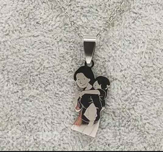 Hermoso Colgante madre e hija, + cadena de 45 cm.