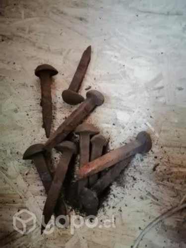 Clavos línea de ferrocarril