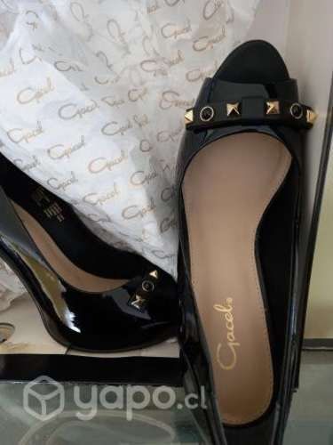 Zapatos Gacel Negros con Adornos Dorados