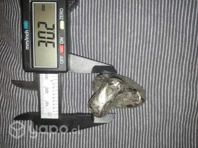 Meteorito octahedrita fina 81grs. Widmanstätten