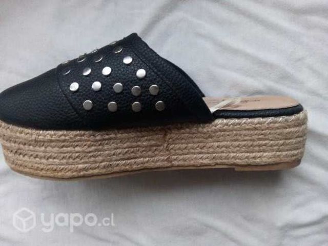 Zapatos de mujer nuevos