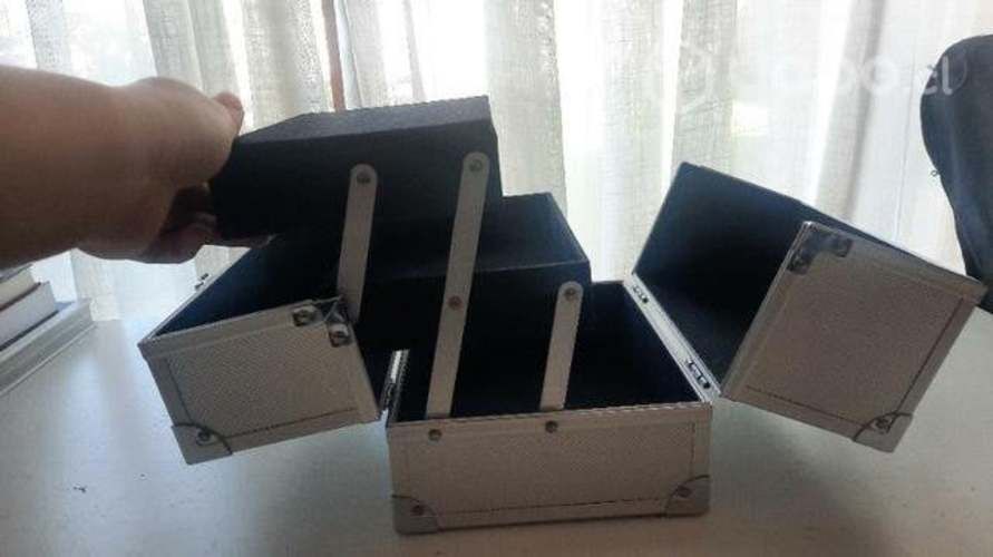 Caja para maquillaje/ esmaltes de uñas