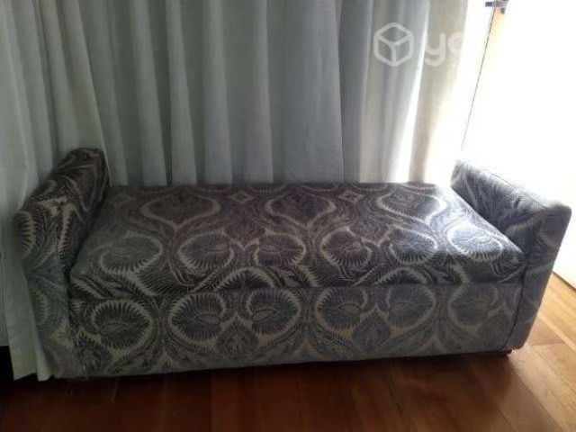 Banqueta imagen recién tapizada