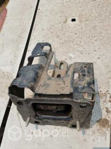 Soporte de motor izquierd peugeot 208 1.6 año 2017