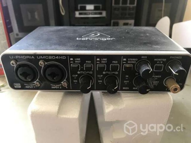 Interfaz de sonido Behringer UMC204HD