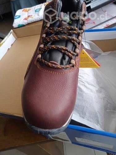 Zapatos de seguridad nuevos