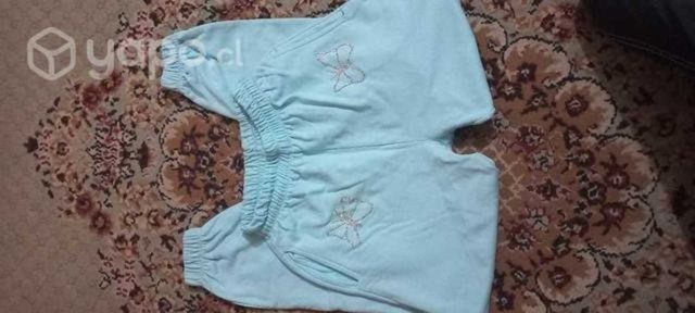 Buzo celeste con strass de mariposa