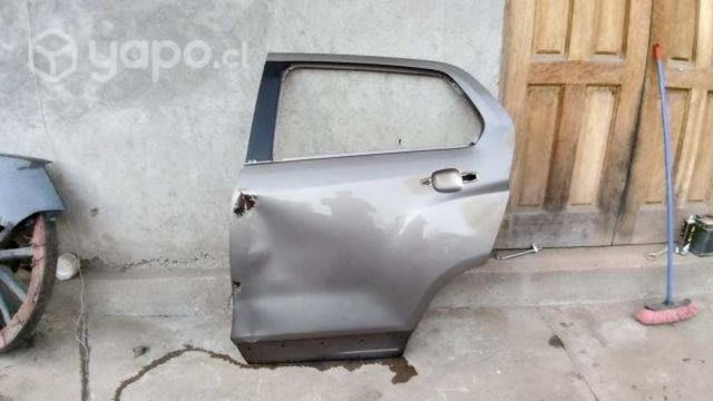Puerta trasera izq chevrolet tracker 2014-2018