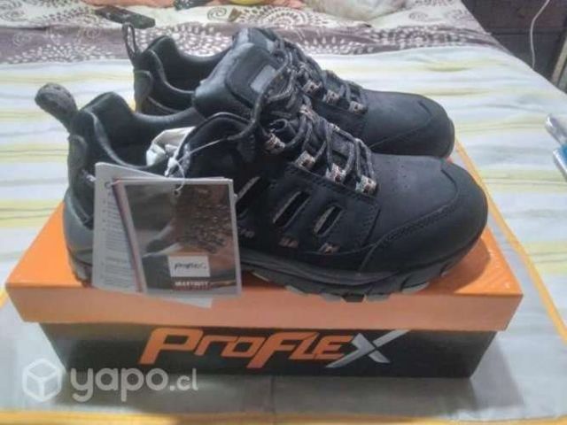 Zapatos de seguridad nuevos