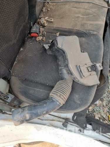 Resonador con manguera peugeot 208 año 2017