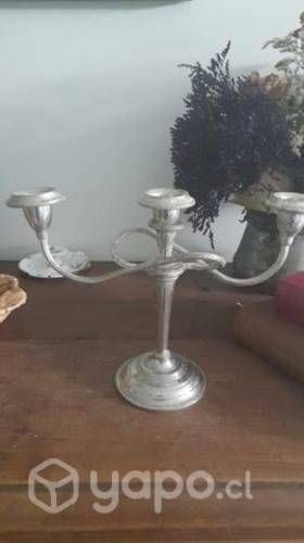 Antigüedades Candelabros y jarro antiguos