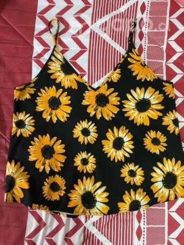 Polera floreada shein talla L