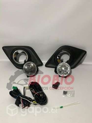 Kit Neblineros Borde Cromado Toyota Hilux (REVO)