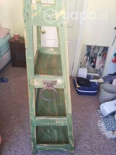 Librero rústico decapado