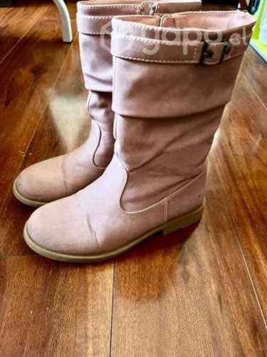 Botas rosadas niña