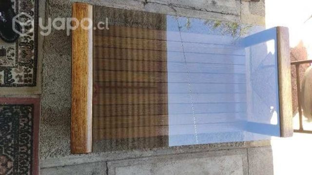 Mesa de centro de madera con vidrio