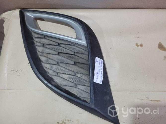 Moldura de neblinero derecho mazda 3 2012