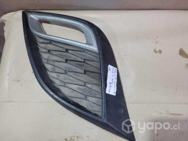 Moldura de neblinero derecho mazda 3 2012